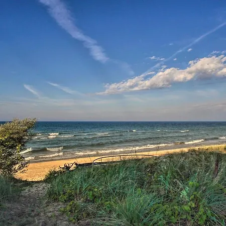 Lakefront Montague Cottage With Deck And Beach!